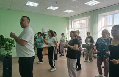 В Тетюшском районном Доме культуры для участников народного хора ветеранов продолжаются занятия по «линейным танцам»