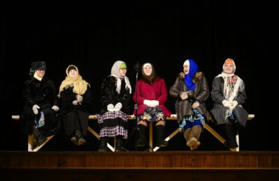 Премьера спектакля «Бабушки» в исполнении народного театра «Триумф»