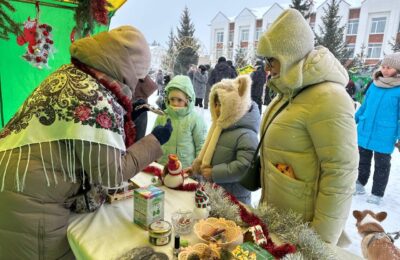 В рамках зимнего сезона фестиваля добрососедства «Курше» на площади районного Дома культуры проходят праздничные мероприятия.