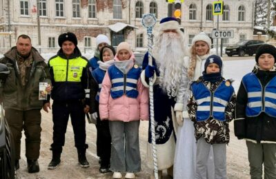 В Тетюшах Дед Мороз за безопасность на дорогах