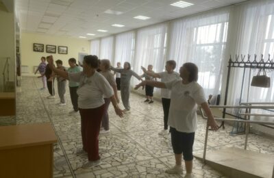 Для участников народного хора ветеранов продолжаются занятия по «линейным танцам», в рамках национального проекта «Активное долголетие»