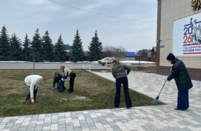 Работники Тетюшского районного Дома культуры приняли участие в общегородском субботнике