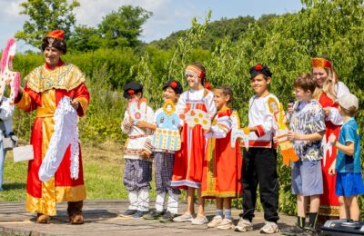 Праздник народных умельцев «Мастера золотые руки»