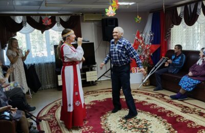 Празднично — развлекательная программа «Мы споем вам от души!» в Доме-интернате